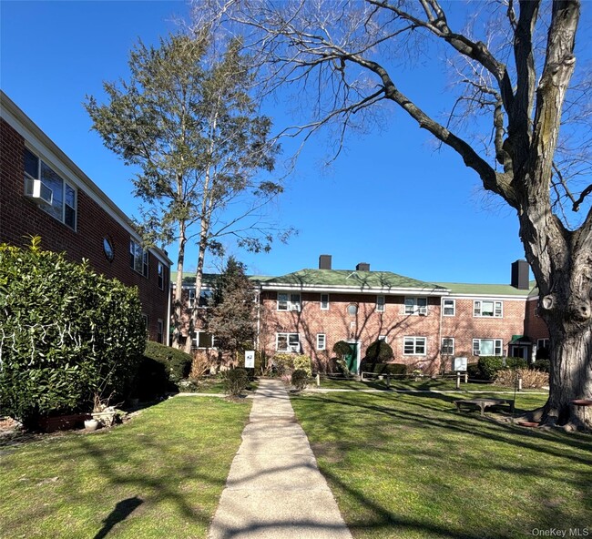 Building Photo - 25 Dolphin Green Unit G2B