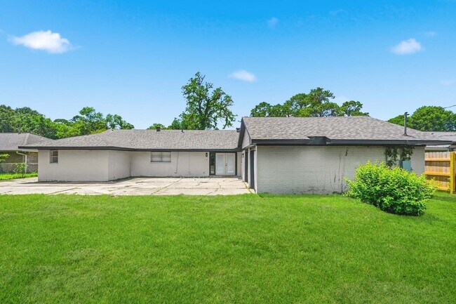 Building Photo - 1310 Burning Tree Rd