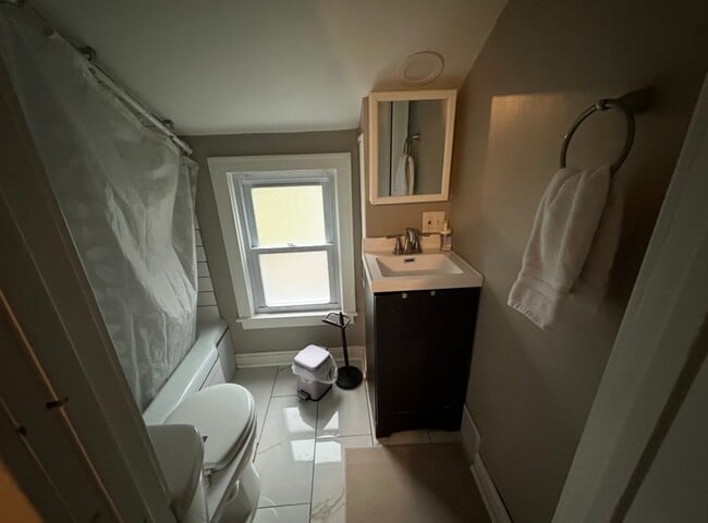 Photo - 218 County Road B2 W Unidad 2