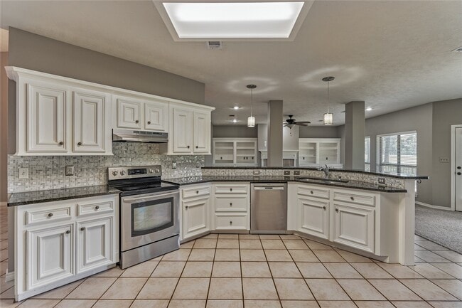 13707 Fountainview Dr