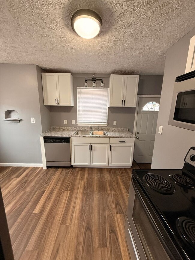 Photo - Newly Remodeled 4 bedroom