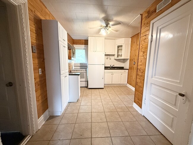 Photo - 67 Taylor Ave Unit UPPER