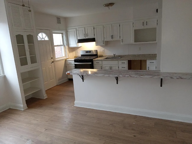 Photo - 1661 Ralworth Rd