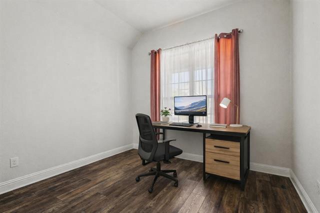 Photo - 705 Boardwalk Way