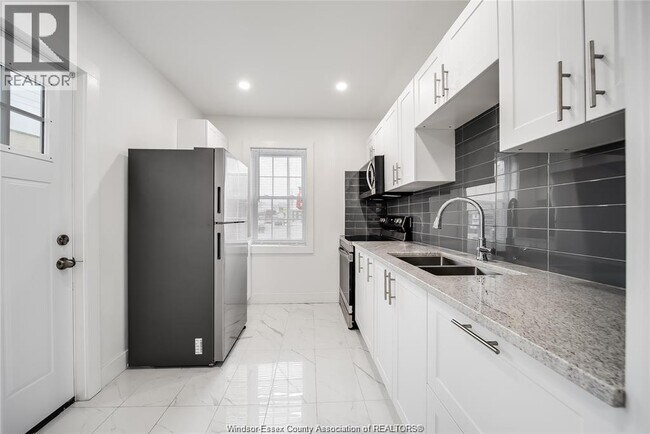 Photo - 1691 Dougall Ave