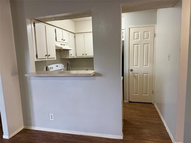 Photo - 8909 Parkfield Dr Unit 102