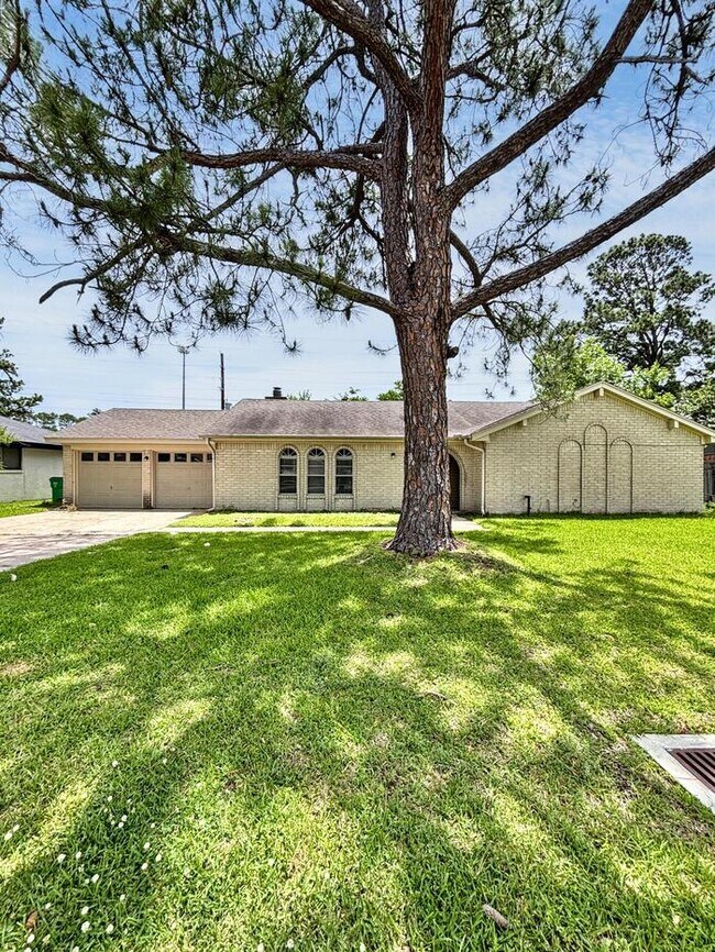 3-Bedroom, 2-Bathroom Home in Convenient L... - 3-Bedroom, 2-Bathroom Home in Convenient L...