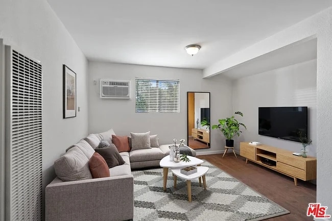 Building Photo - 817 N Hobart Blvd Rental