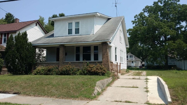Photo - Charming 4 Bedroom Home with 2 Full Baths in Grand Rapids