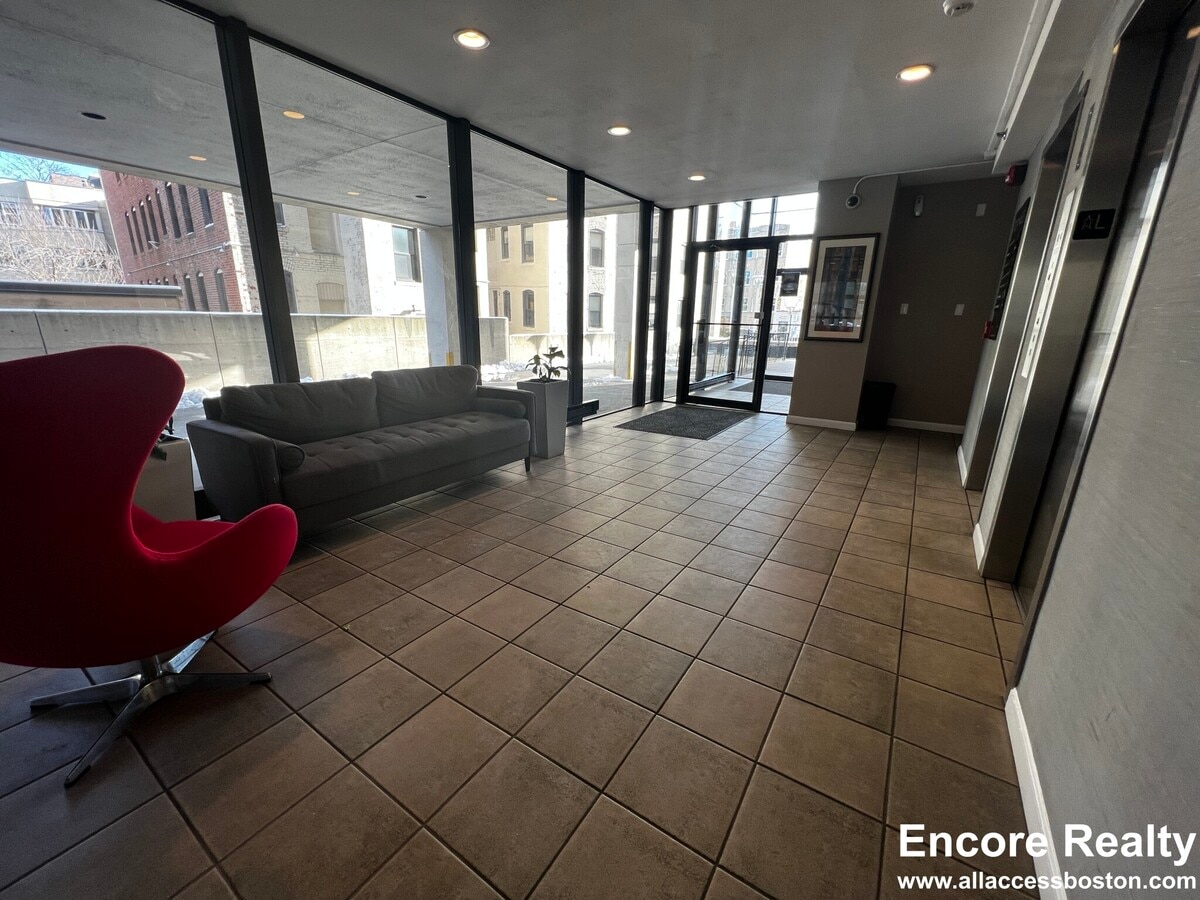 Photo - 925 Massachusetts Ave Unidad 8b