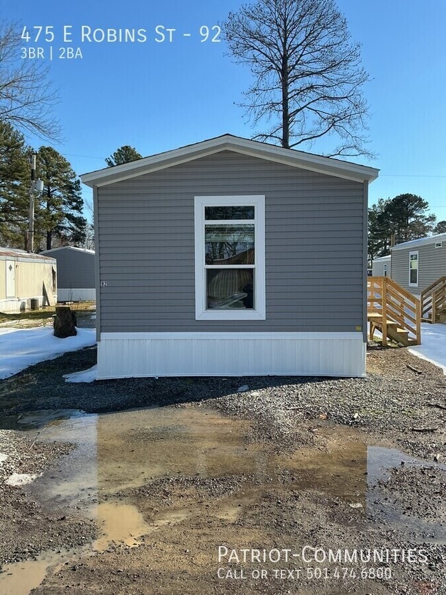 Photo - 475 E Robins St