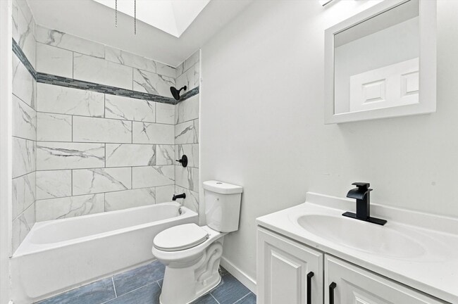 Photo - 6711 Linmore Ave