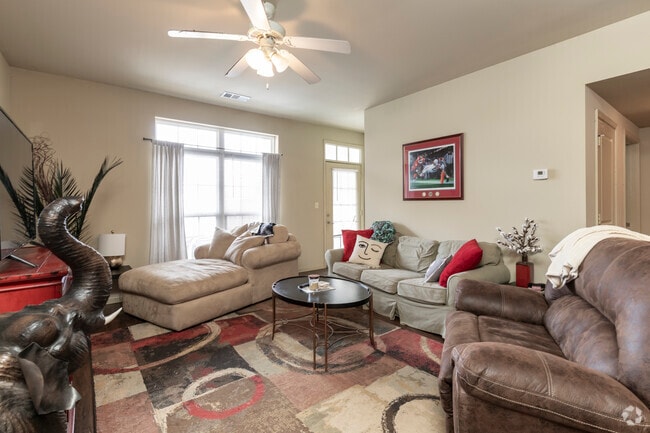 2 beds, 1 bath, 850 – 1,000 sq ft
