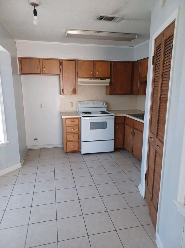 Photo - 944 Sybil Dr