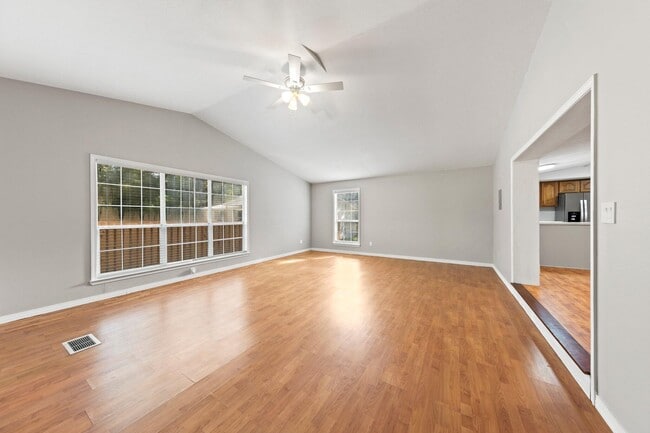 Photo - 700 Persimmon St