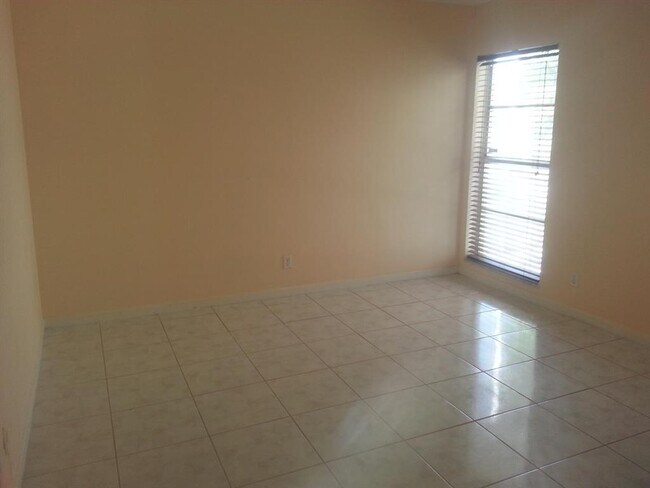 Photo - 3040 NE 16th Ave Unit 101