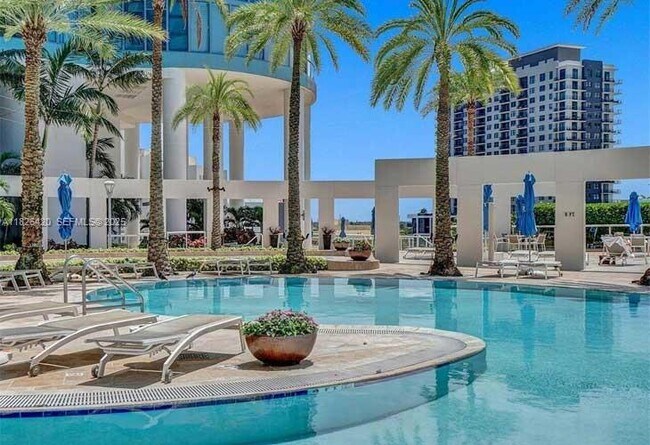 Building Photo - 333 Las Olas Way Unit 1007