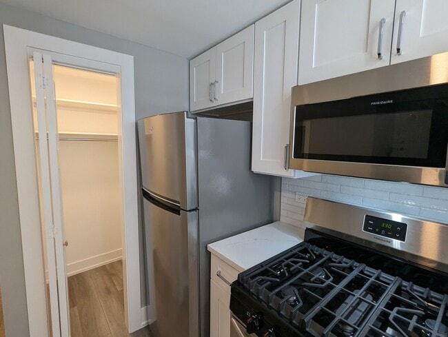 Photo - 3943 N Janssen Ave Unit 2