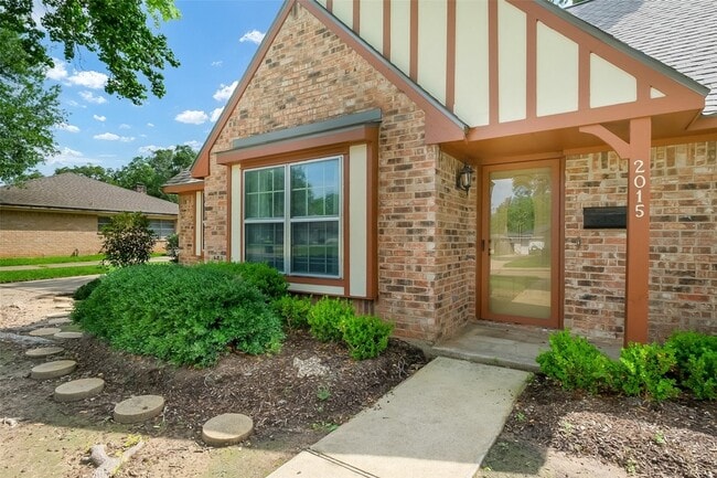 Photo - 2015 Tanglelane St