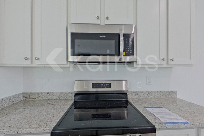 Photo - 308 Silver Maple Ln