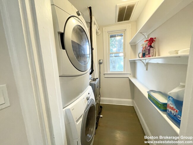 Building Photo - 201 E Cottage St Rental