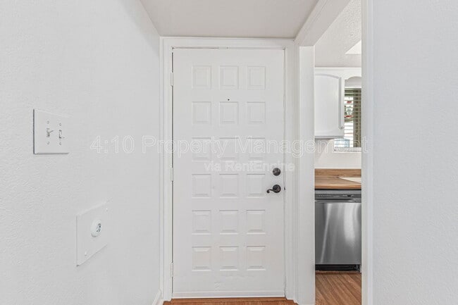 Photo - 405 E Linda Ln