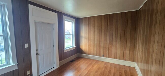 Photo - 490 Grand St