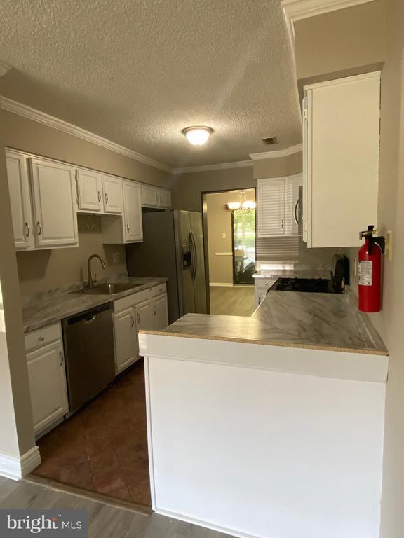 Photo - 254 Hampshire Dr