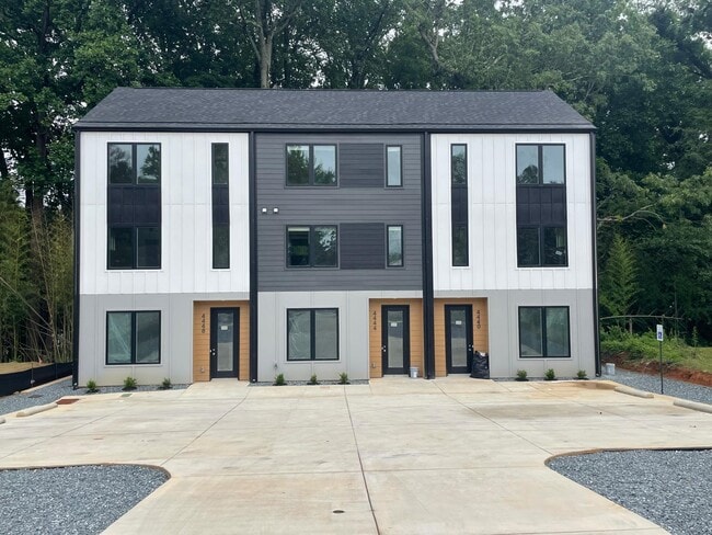 Building Photo - 4444 W Tyvola Rd Unit 4444 Rental