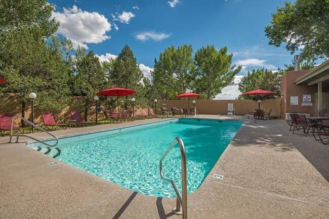Light-Filled Upstairs Condo in a Prime Loc... - Light-Filled Upstairs Condo in a Prime Loc...