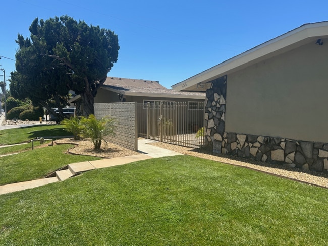 Photo - 633 N Fig St Unidad M