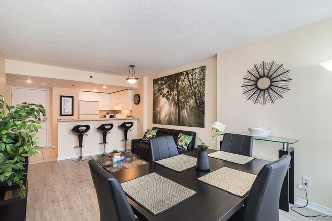 Building Photo - 1191 Rue Saint-Dominique Unit ID1261756P