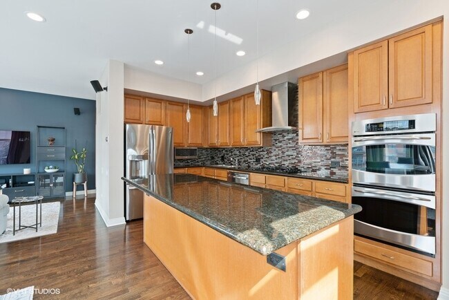 Photo - 330 N Clinton St