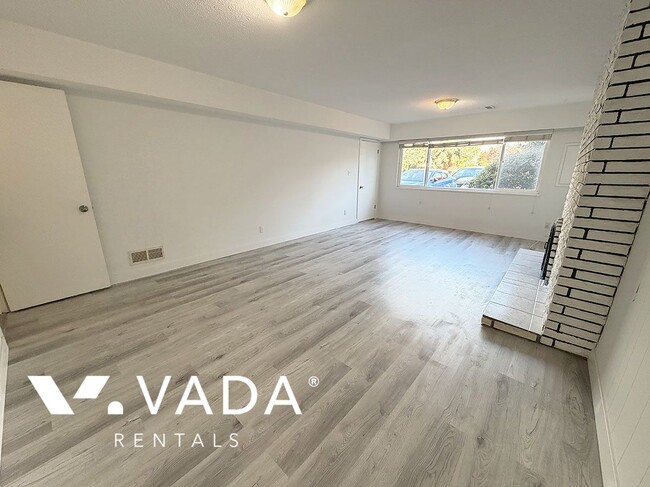 Photo - 10980 Swinton Crescent