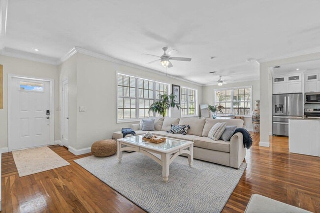 Building Photo - 217 28th St Rental