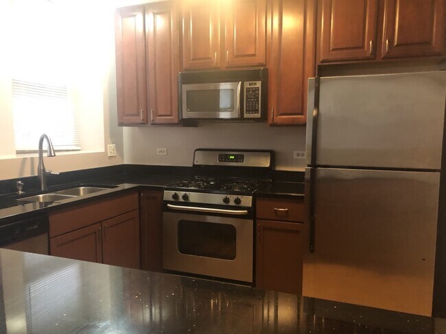 Photo - 1651 W Pratt Ave Unidad BG