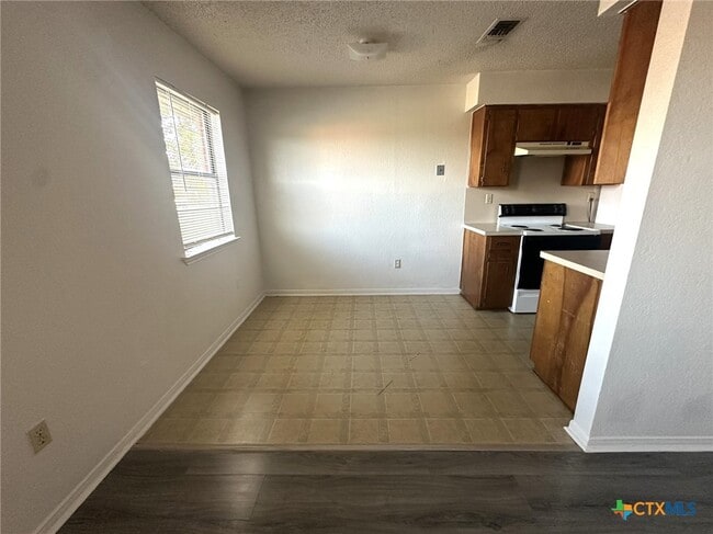 Building Photo - 811 N 5th St Unit A