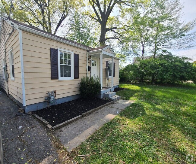 Building Photo - Two Bedroom Home in Beechmont