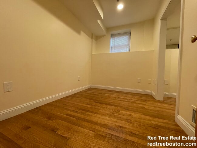 1809 Beacon St