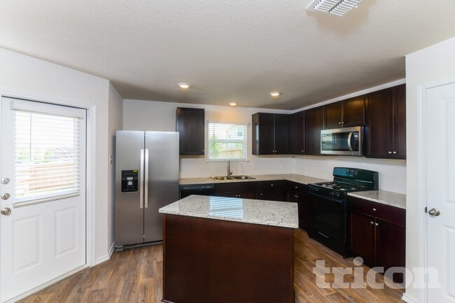 Photo - 15406 Shortwing