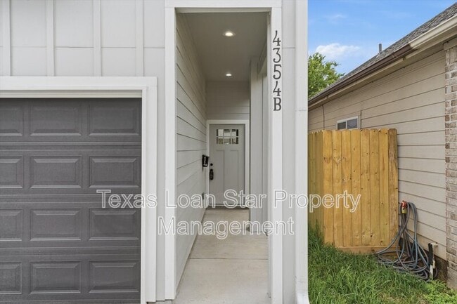Photo - 4354 Clover St Unit B