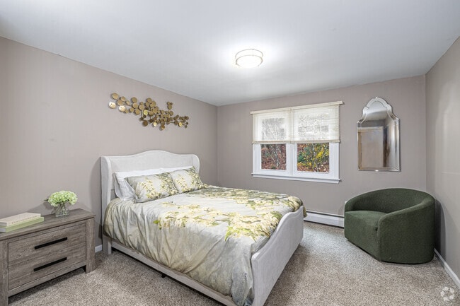 1BR, 1BA - 600SF - Bedroom