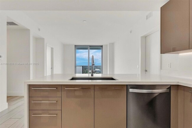 Photo - 2000 Metropica Wy Unit 2307