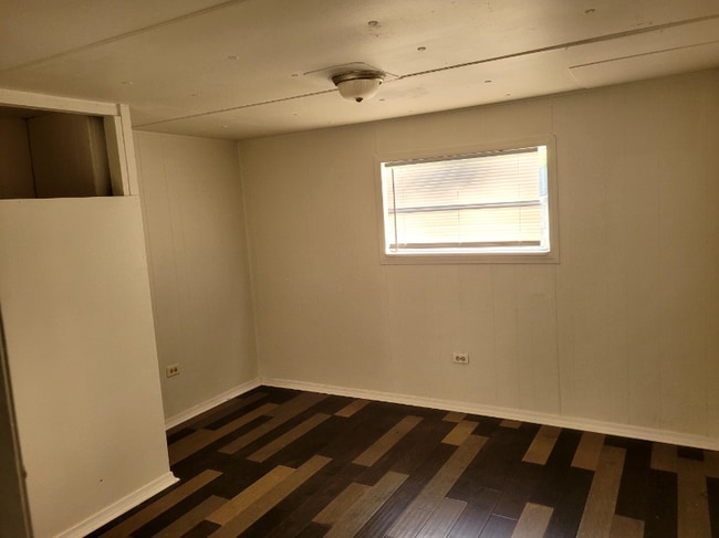 Photo - 205-437 Holt Ave