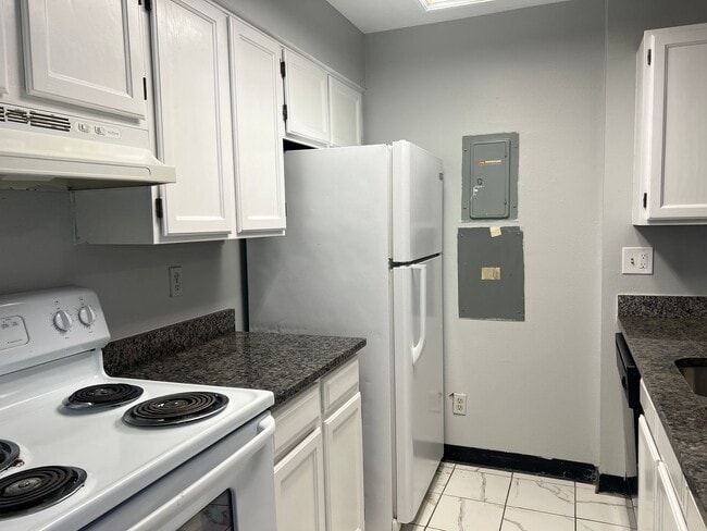 Photo - Newly Renovated Condo in Sable Landing **Move-In Special** Unit 427
