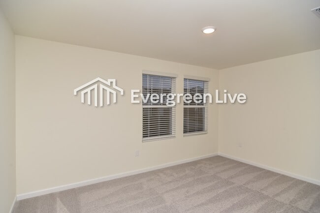 Photo - 1067 Large Poppy Dr