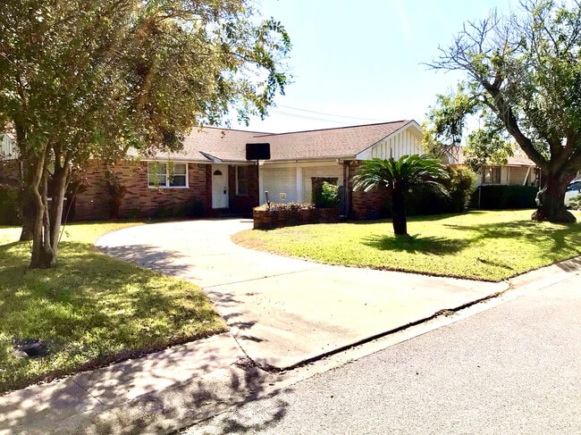 Photo - 6609 Golf Crest Dr