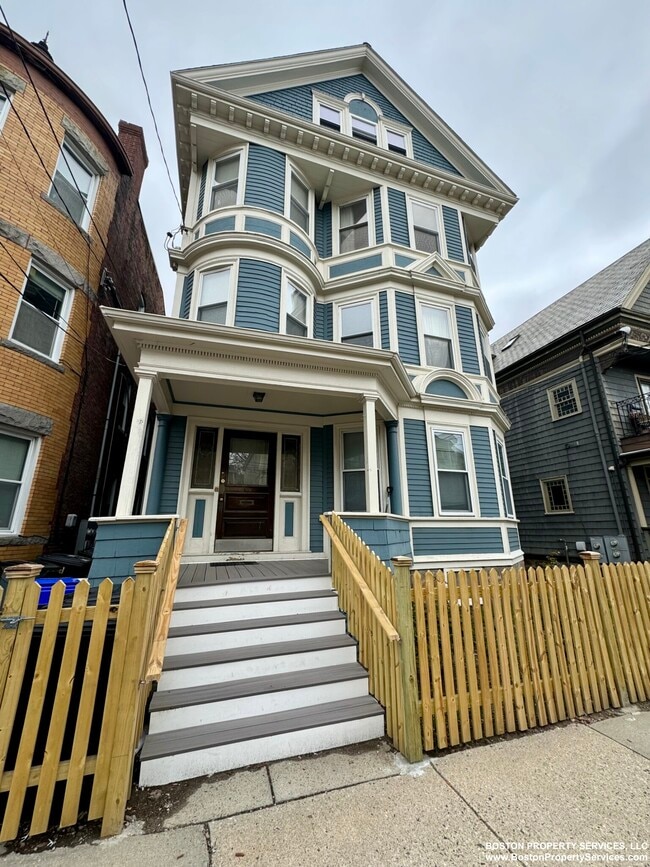 Building Photo - 100 Calumet St Unit 1 Rental