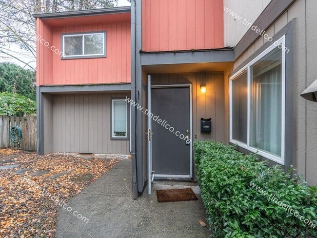 Building Photo - Charming Townhouse Style Home in Multnomah...