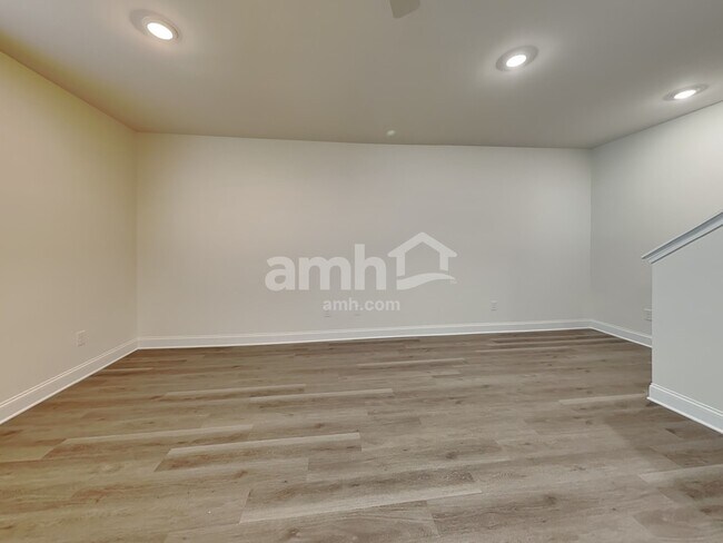 Photo - 890 Jubilation St